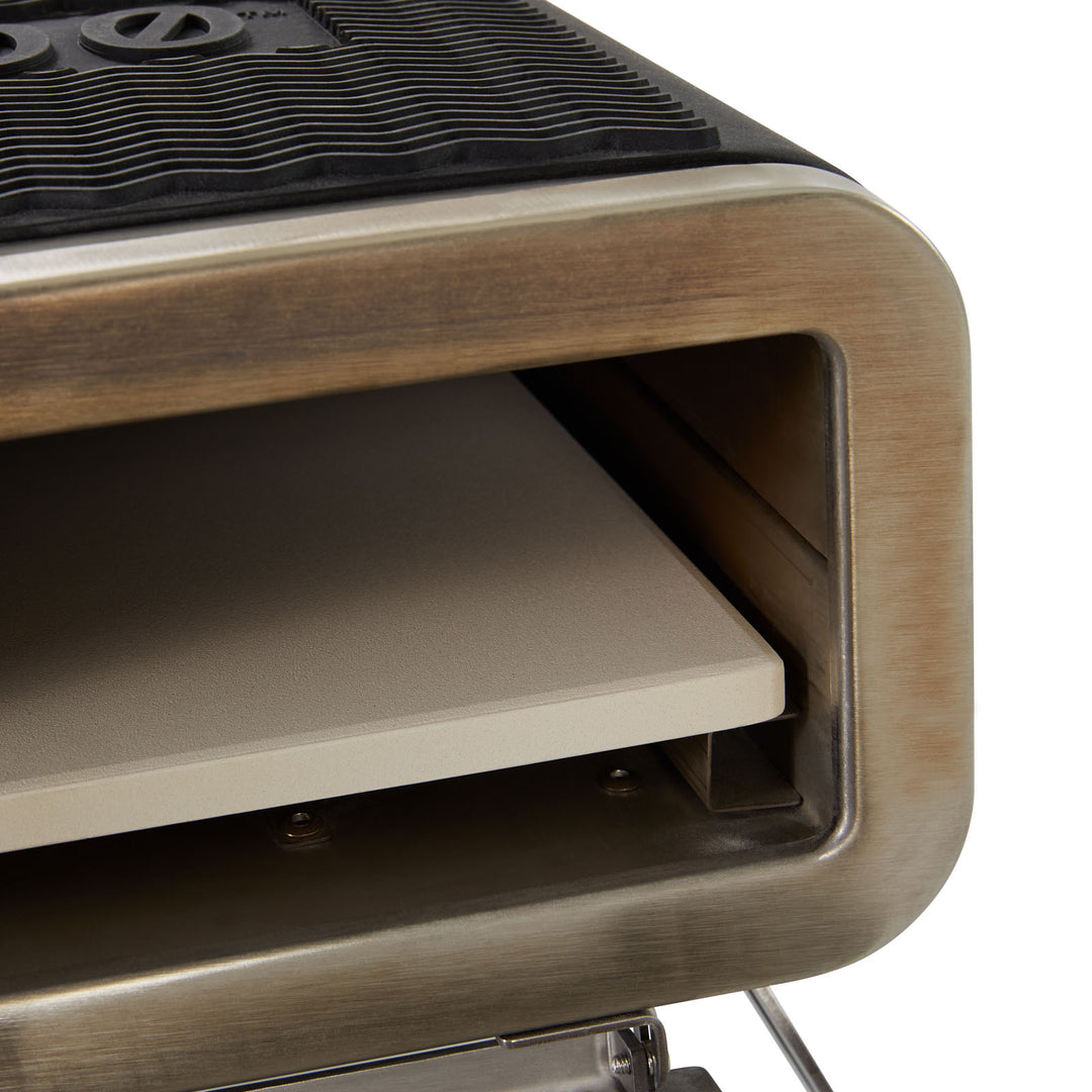 L'intérieur du four à pizza.