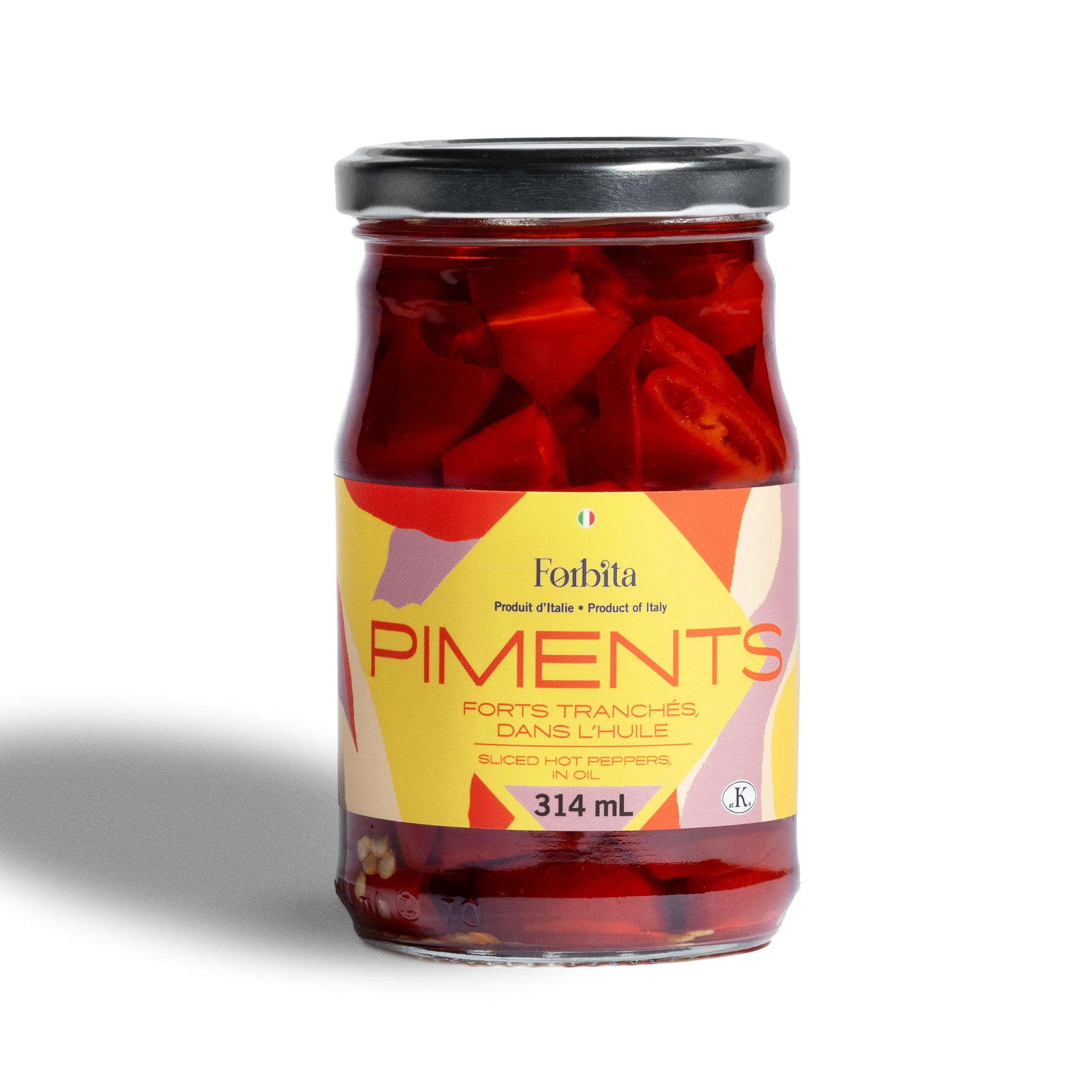 Un pot de piments forts tranchés dans l'huile.